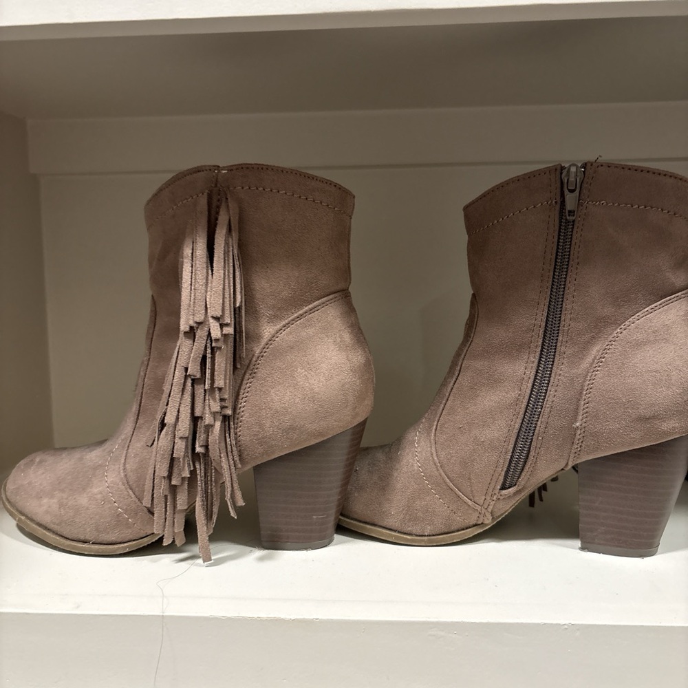 Women’s Fringe Ankle Boots - Suede Block Heel